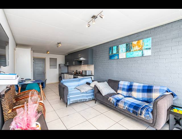 2 BEDROOM APARTMENT TO LET IN MILNERTON CENTRAL